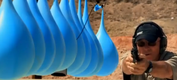 Balon Berisi Air Mampu Menahan Laju Peluru